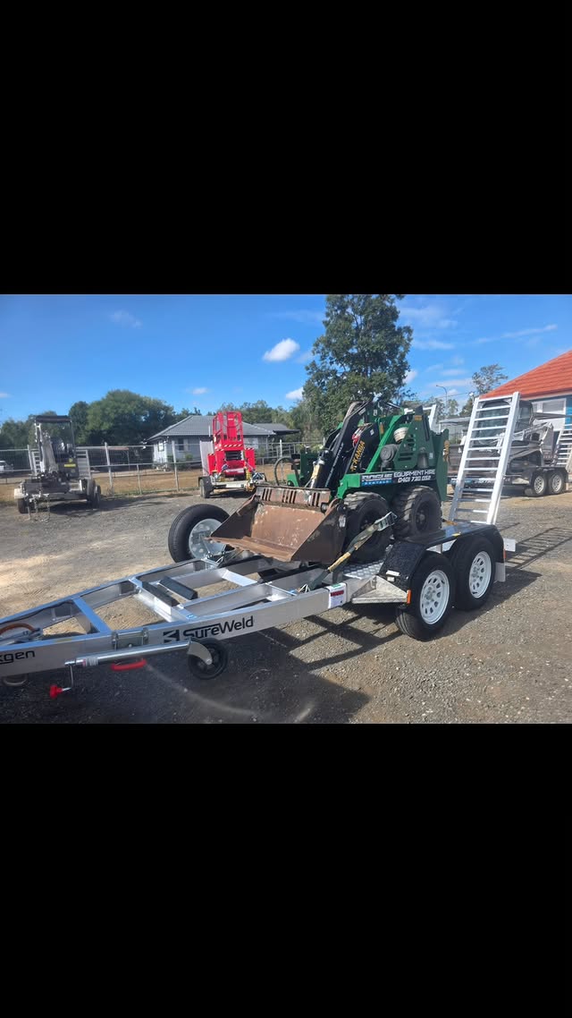 Kanga Diesel with 4-1 Bucket and Spreader Bar