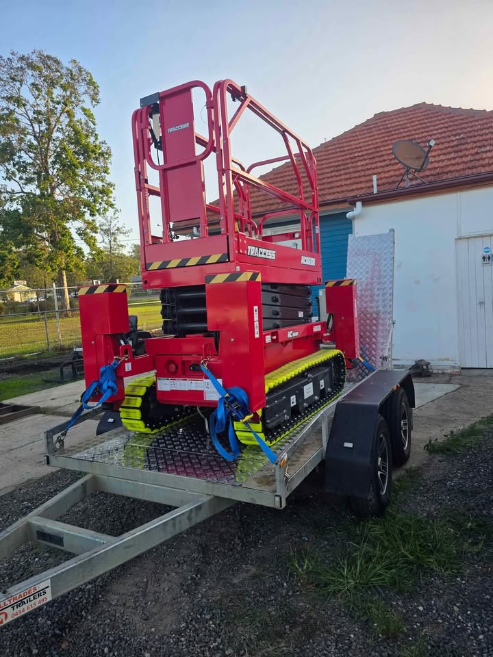 Traccess Tracked Scissor Lift 19ft 6m