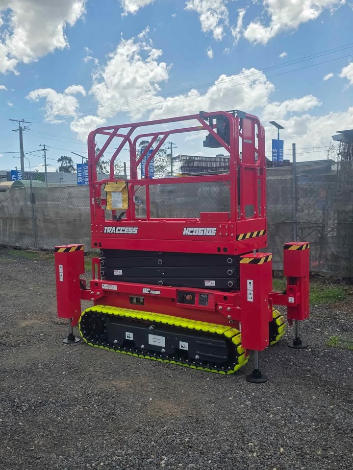 Traccess Tracked Scissor Lift 19ft 6m
