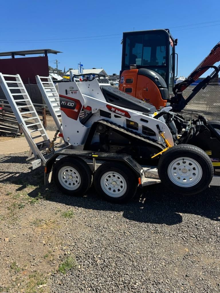 MT100 Bobcat Mini Loader